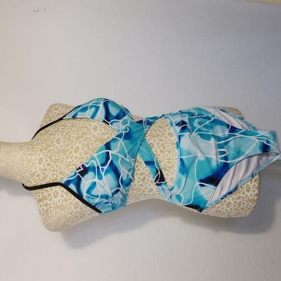 Cupshe Blue White Water Ripple Wrap Print One Piece Metal Clasp Halter Swimsuit - Picture 4 of 8